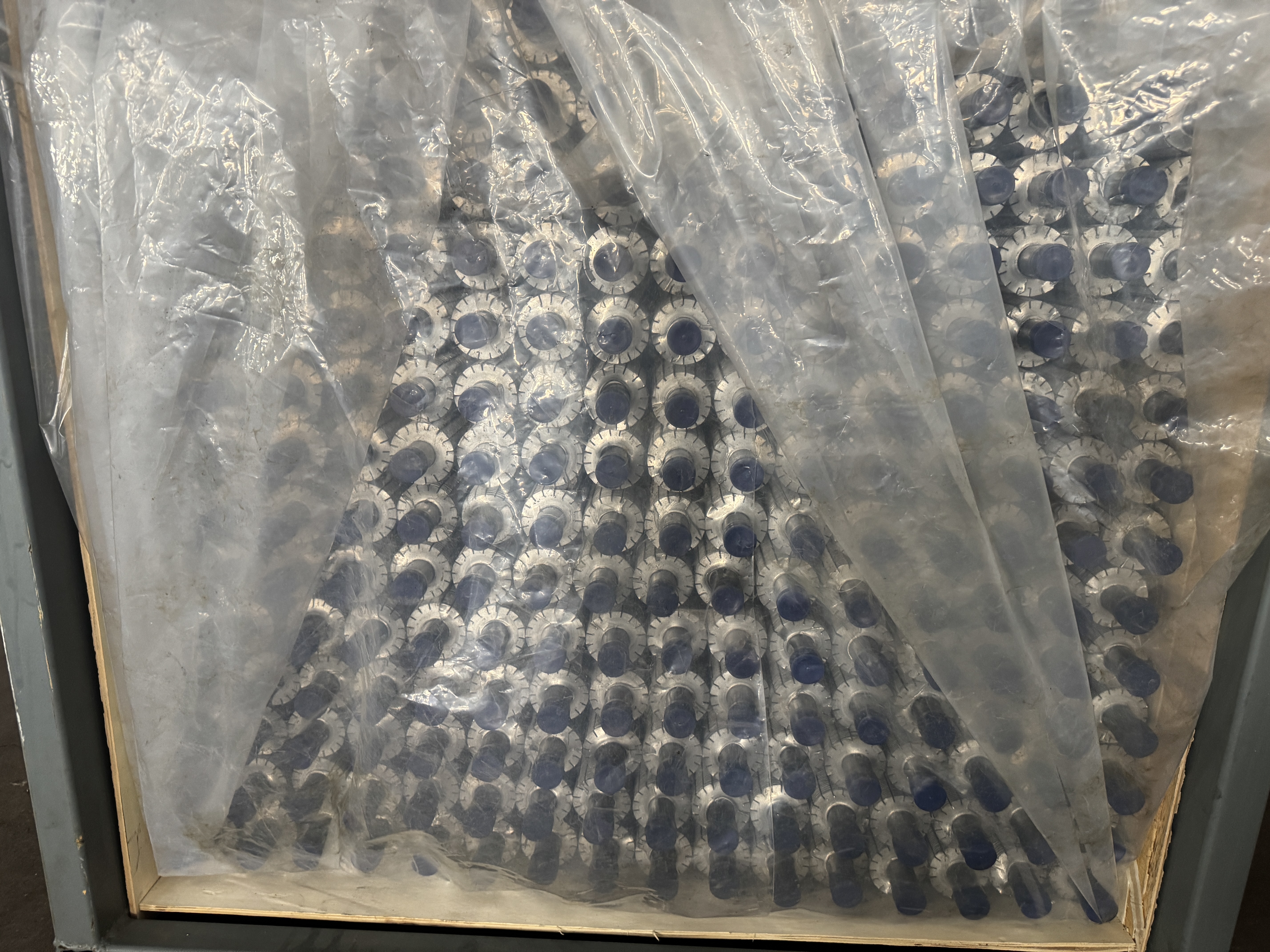 Últimos blogs da empresa sobre Um lote dos nossos tubos com aletas serrilhadas foi enviado com sucesso para o mercado europeu.