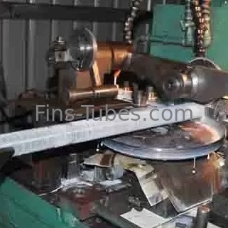 DELLOK encaixou o tipo L máquina expulsa 12mm do envoltório do tubo de aleta de LL OD